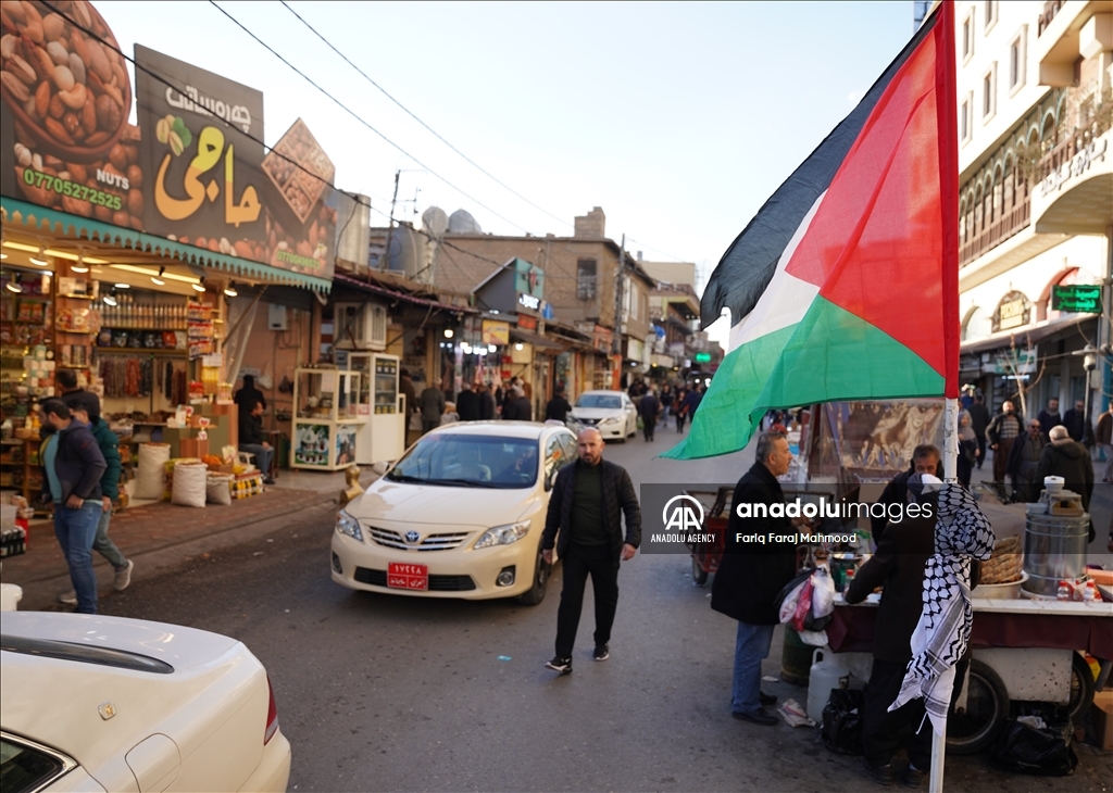 سلێمانی ... شۆفێری تەکسیەک بە بۆنەی خۆڕاگری و سەرکەوتنی موسوڵمانانی غەزە هاوڵاتیان بێ بەرامبەر دەگوازێتەوە