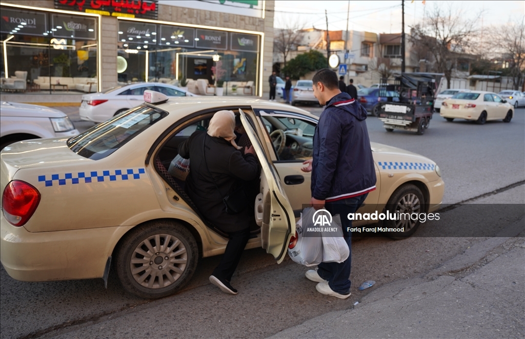 سلێمانی ... شۆفێری تەکسیەک بە بۆنەی خۆڕاگری و سەرکەوتنی موسوڵمانانی غەزە هاوڵاتیان بێ بەرامبەر دەگوازێتەوە