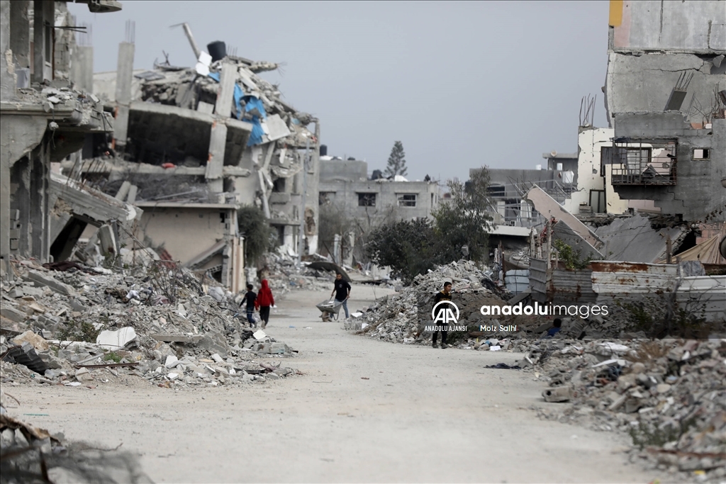 Ateşkesin ardından yerinden edilen Filistinliler evlerine dönmeye devam ediyor