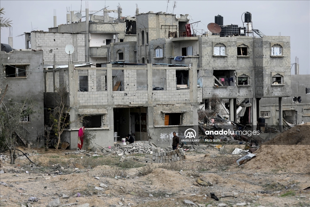 Ateşkesin ardından yerinden edilen Filistinliler evlerine dönmeye devam ediyor