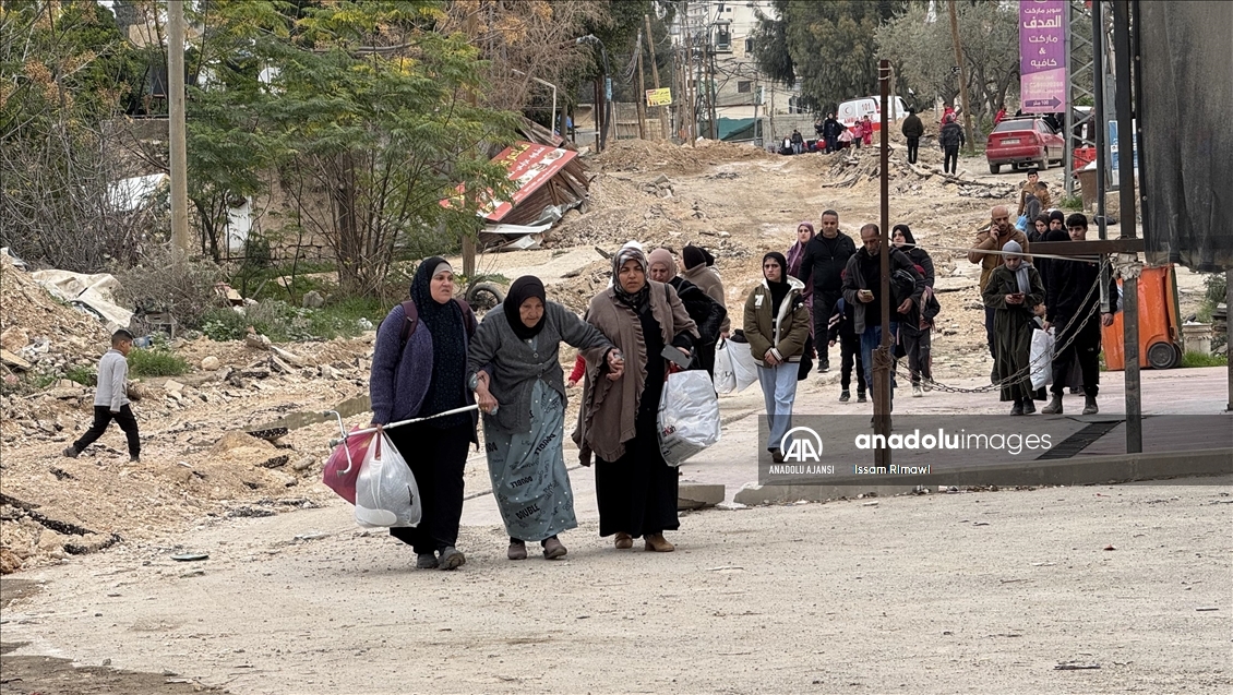 İsrail güçleri Cenin'de Filistinli aileleri evlerinden çıkmaya zorluyor