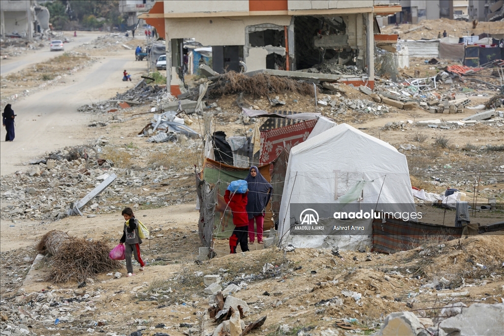 Ateşkesin ardından Deyr Belah'a dönen Filistinliler, yıkım ve enkazla karşılaştı
