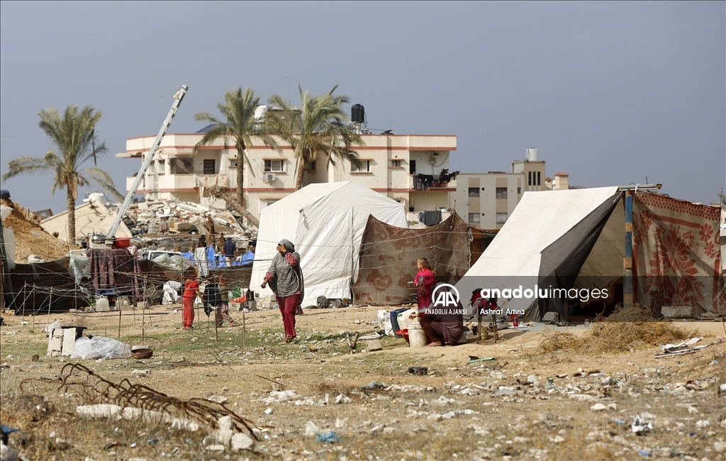 Ateşkesin ardından Deyr Belah'a dönen Filistinliler, yıkım ve enkazla karşılaştı