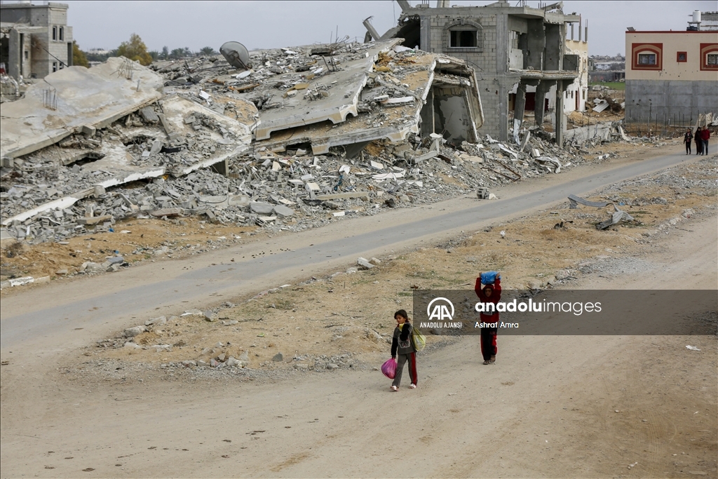 Ateşkesin ardından Deyr Belah'a dönen Filistinliler, yıkım ve enkazla karşılaştı