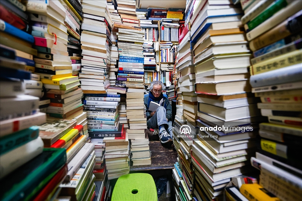 Seul'deki 30.000'den fazla kitabın bulunduğu ikinci el kitabevi