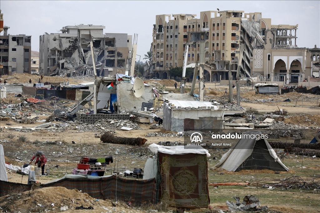 Ateşkesin ardından Deyr Belah'a dönen Filistinliler, yıkım ve enkazla karşılaştı