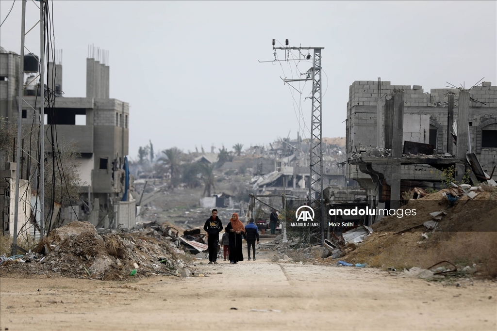 Ateşkesin ardından yerinden edilen Filistinliler evlerine dönmeye devam ediyor