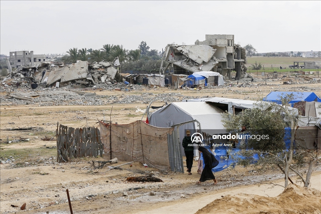 Ateşkesin ardından Deyr Belah'a dönen Filistinliler, yıkım ve enkazla karşılaştı
