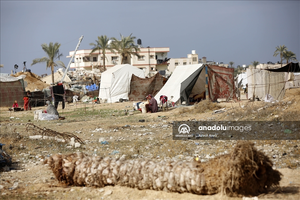 Ateşkesin ardından Deyr Belah'a dönen Filistinliler, yıkım ve enkazla karşılaştı
