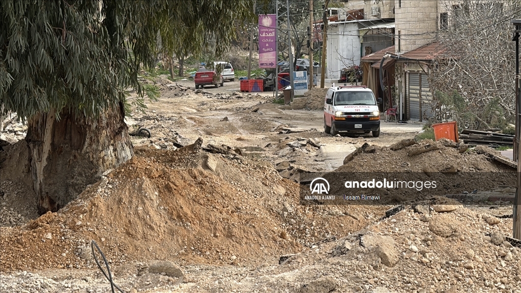 İsrail güçleri Cenin'de Filistinli aileleri evlerinden çıkmaya zorluyor