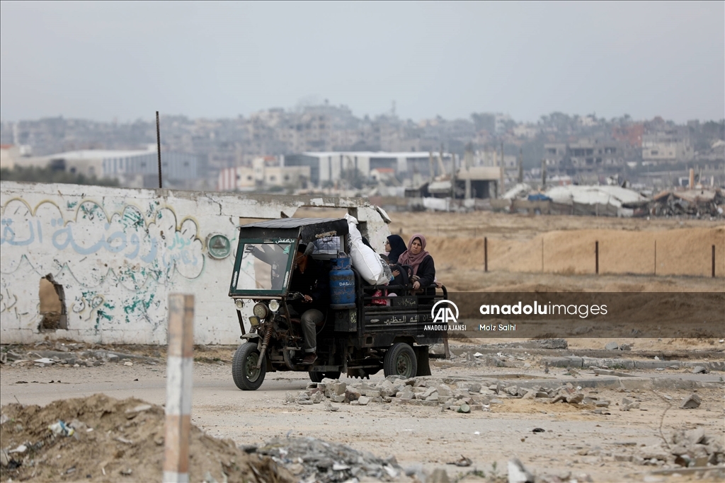 Ateşkesin ardından yerinden edilen Filistinliler evlerine dönmeye devam ediyor