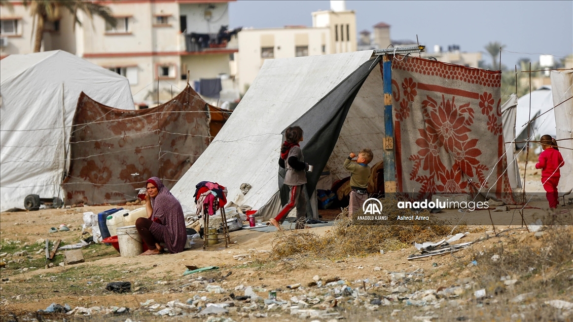 Ateşkesin ardından Deyr Belah'a dönen Filistinliler, yıkım ve enkazla karşılaştı