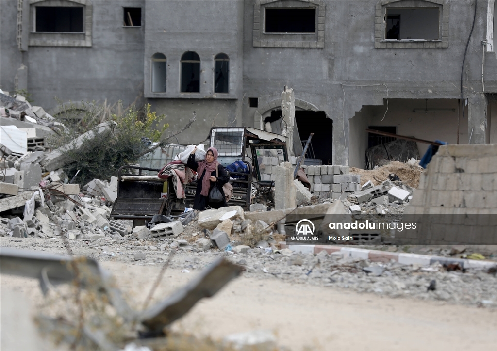 Ateşkesin ardından yerinden edilen Filistinliler evlerine dönmeye devam ediyor