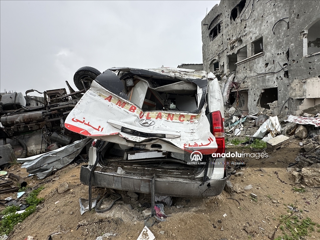 Ateşkesin ardından Beyt Lahiya'daki yıkım ve kullanılamaz hale gelen araçlar görüntülendi