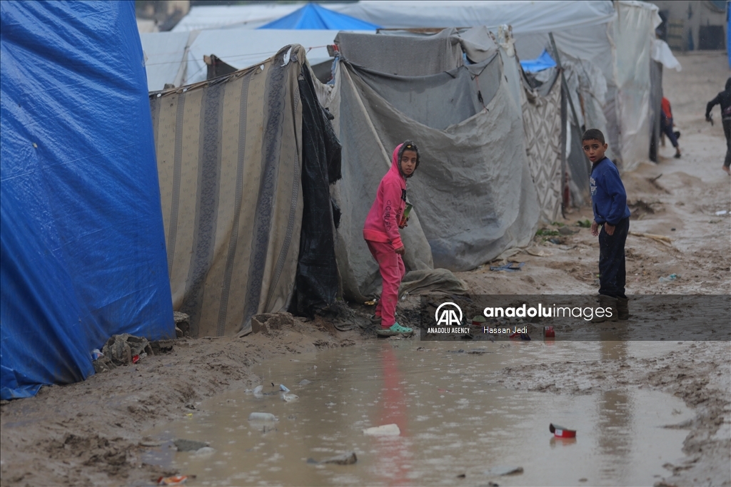 Many tents flooded due to heavy rain in Gaza