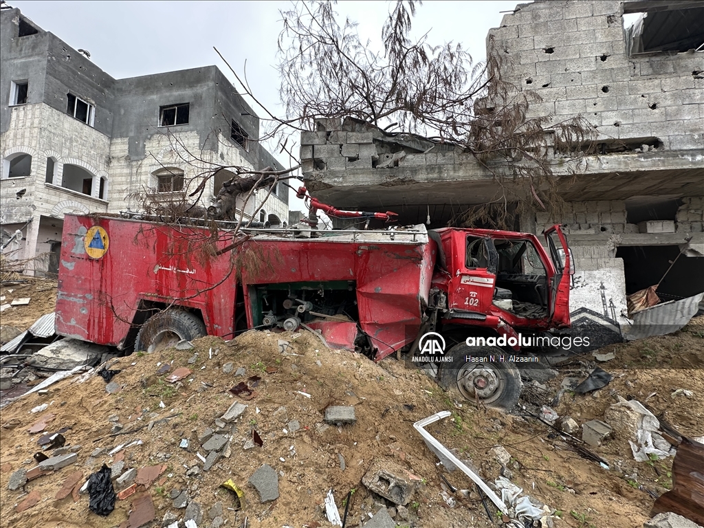Ateşkesin ardından Beyt Lahiya'daki yıkım ve kullanılamaz hale gelen araçlar görüntülendi