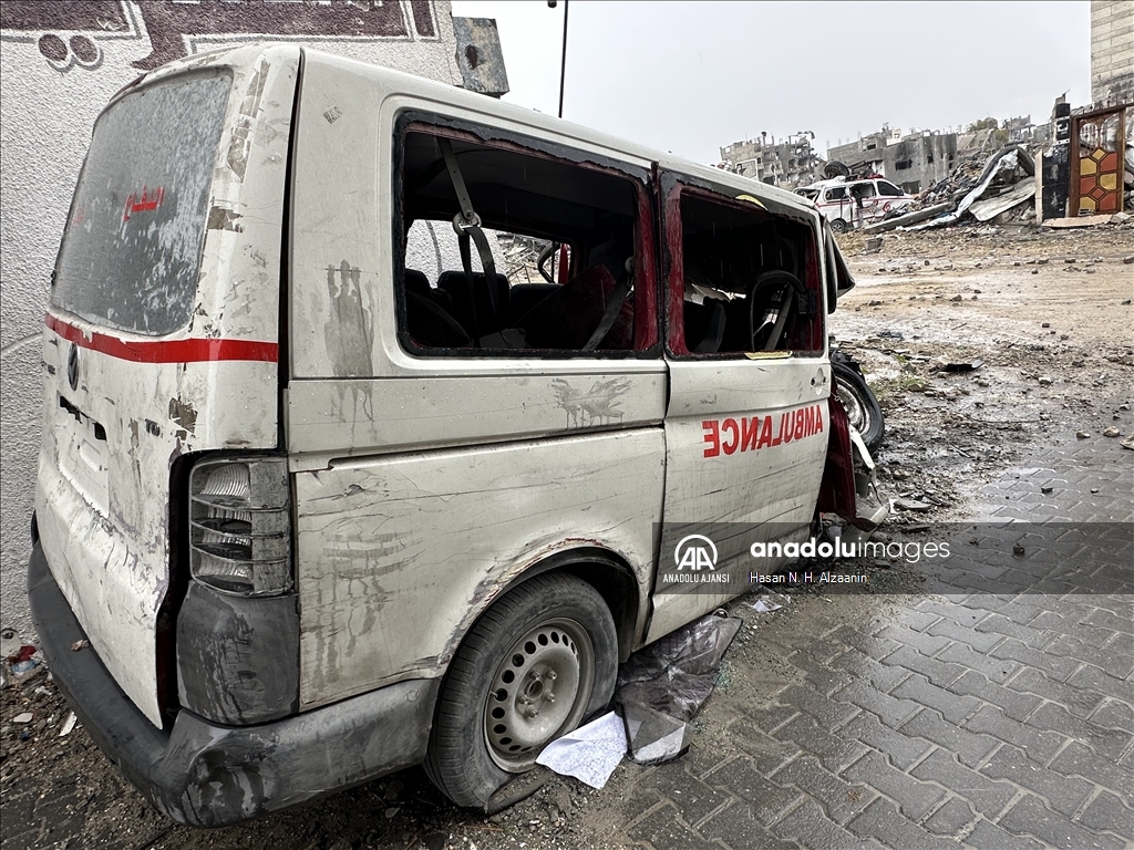 Ateşkesin ardından Beyt Lahiya'daki yıkım ve kullanılamaz hale gelen araçlar görüntülendi