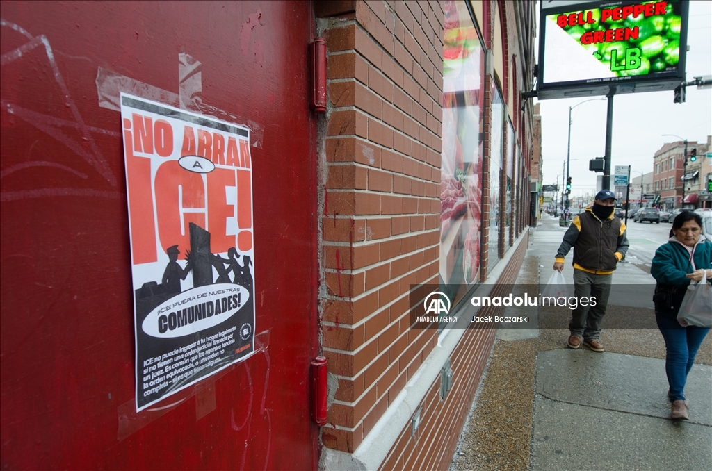 Mexican neighborhood, warn residents of ICE raids in Chicago