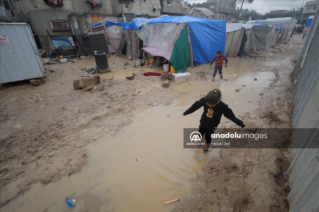 Many tents flooded due to heavy rain in Gaza