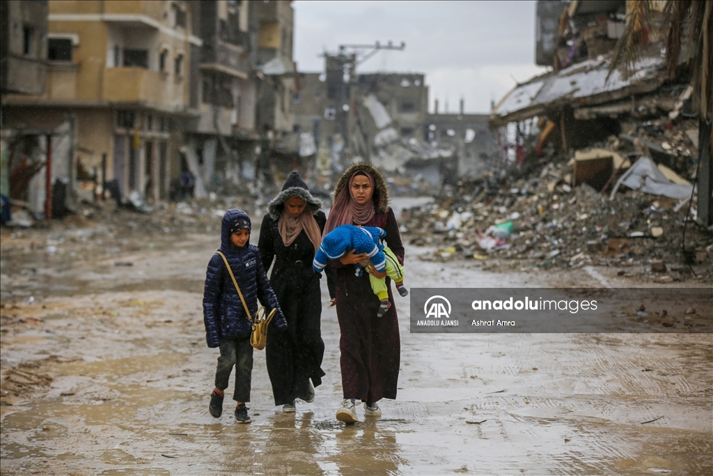 Ateşkesin ardından Nuseyrat Mülteci Kampı'na dönen Filistinliler, yıkım ve enkazla karşılaştı