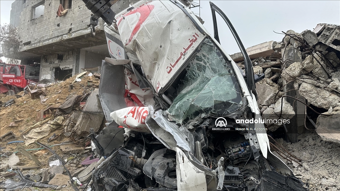 Ateşkesin ardından Beyt Lahiya'daki yıkım ve kullanılamaz hale gelen araçlar görüntülendi