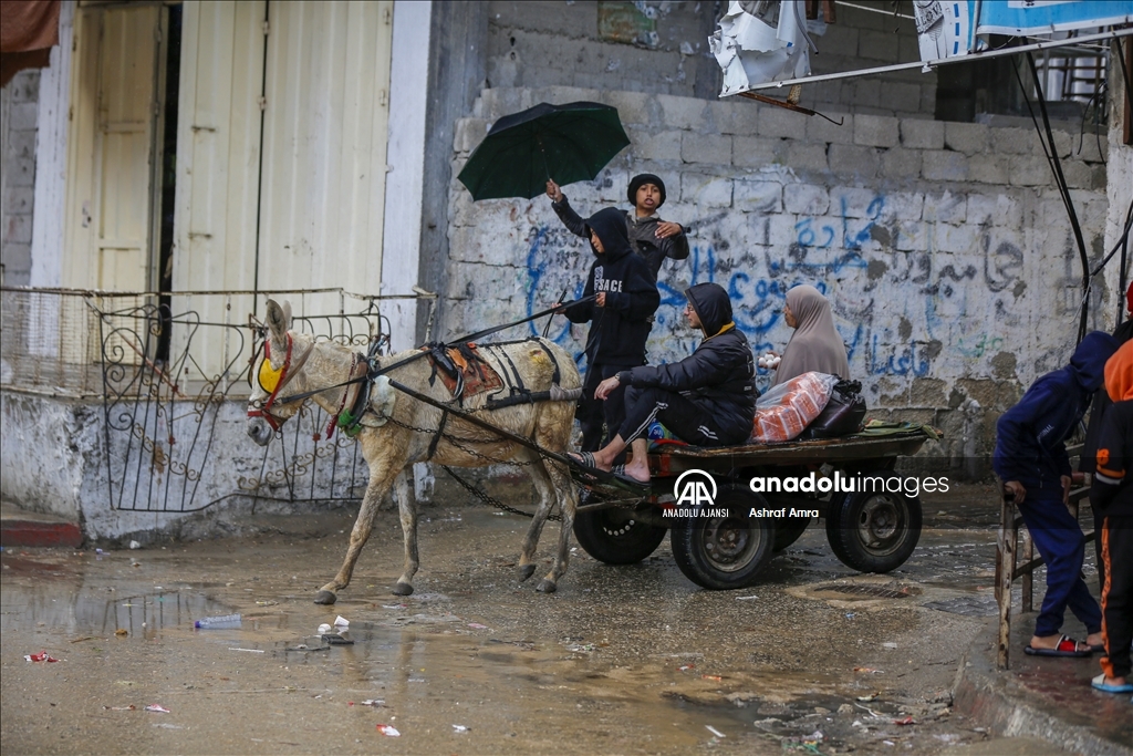 Ateşkesin ardından Nuseyrat Mülteci Kampı'na dönen Filistinliler, yıkım ve enkazla karşılaştı