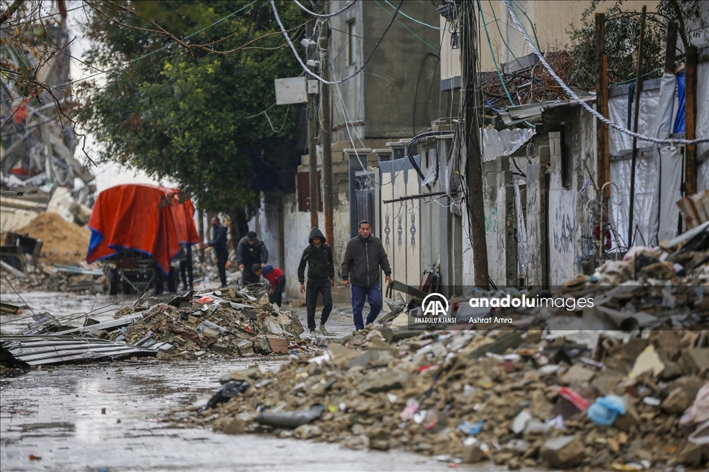 Ateşkesin ardından Nuseyrat Mülteci Kampı'na dönen Filistinliler, yıkım ve enkazla karşılaştı