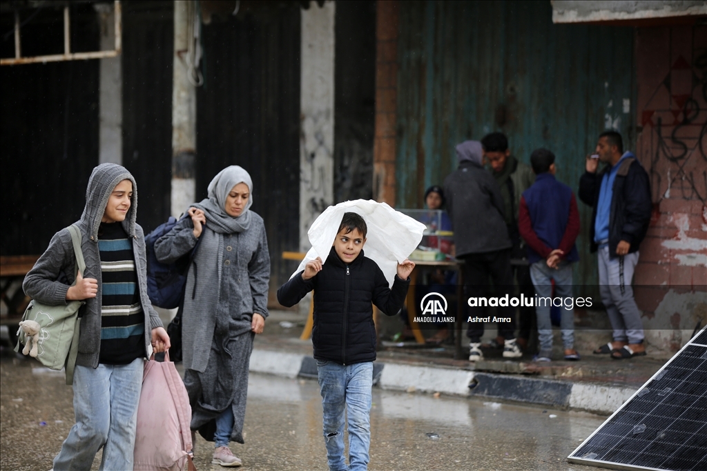 Ateşkesin ardından Nuseyrat Mülteci Kampı'na dönen Filistinliler, yıkım ve enkazla karşılaştı