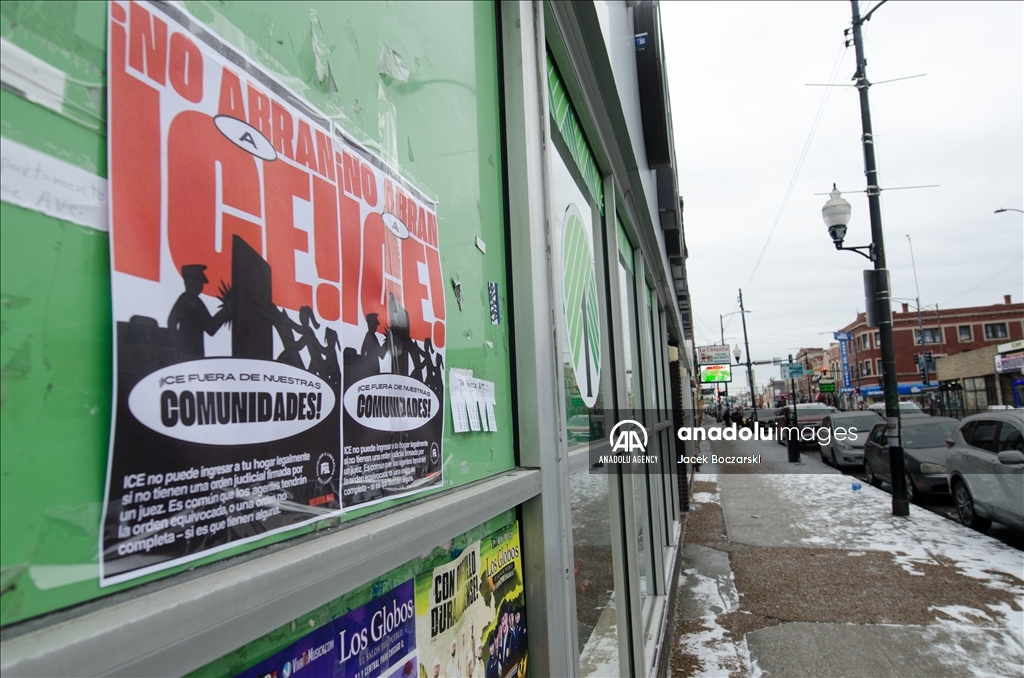Mexican neighborhood, warn residents of ICE raids in Chicago