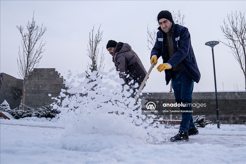 Erzurum'da kar etkili oldu