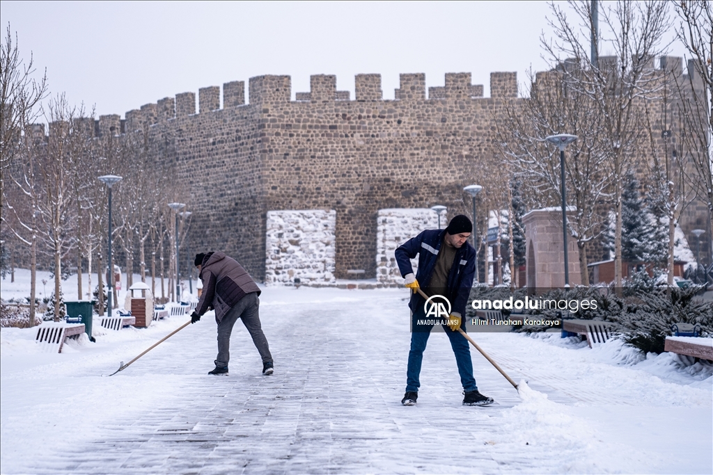 Erzurum'da kar etkili oldu
