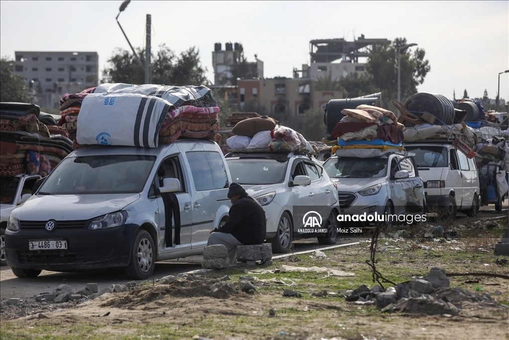 Ateşkesin ardından yerinden edilen Filistinliler evlerine dönmeyi bekliyor