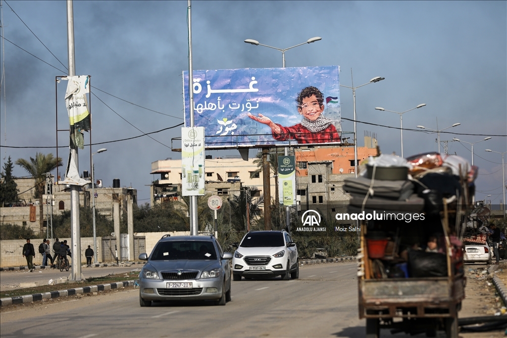 Ateşkesin ardından yerinden edilen Filistinliler evlerine dönmeyi bekliyor