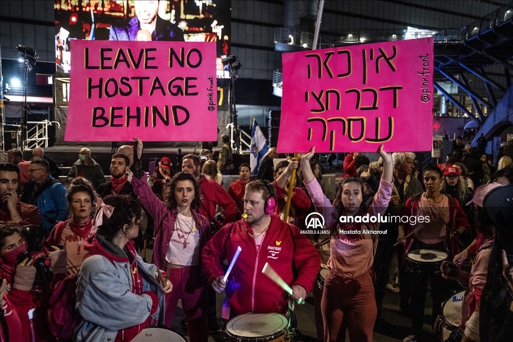 Tel Aviv'de ateşkesin kalıcı olması talebiyle gösteri düzenlendi