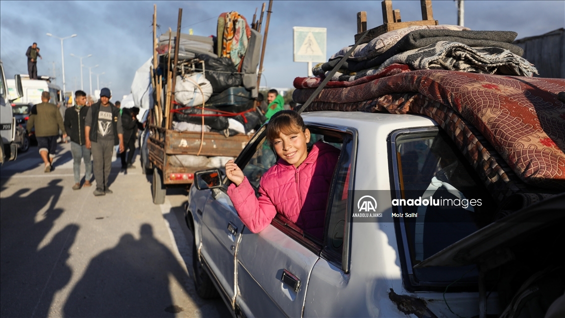 Ateşkesin ardından yerinden edilen Filistinliler evlerine dönmeyi bekliyor