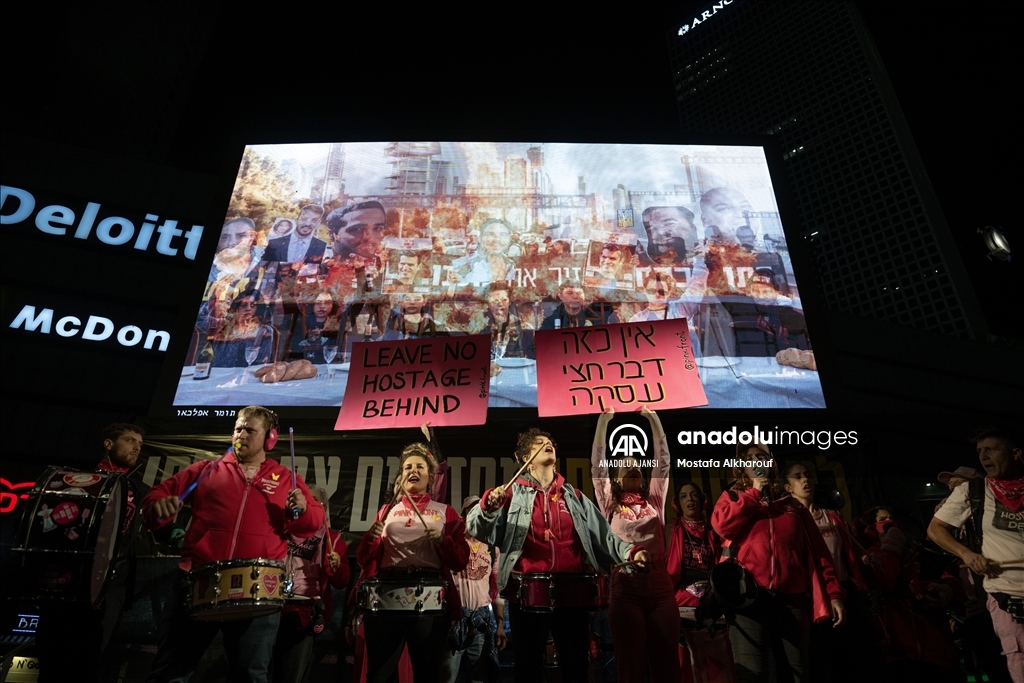 Tel Aviv'de ateşkesin kalıcı olması talebiyle gösteri düzenlendi