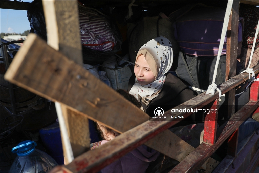 Ateşkesin ardından yerinden edilen Filistinliler evlerine dönmeyi bekliyor
