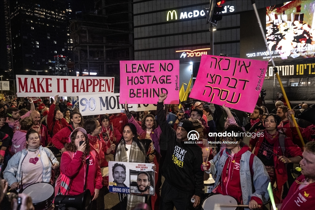 Tel Aviv'de ateşkesin kalıcı olması talebiyle gösteri düzenlendi
