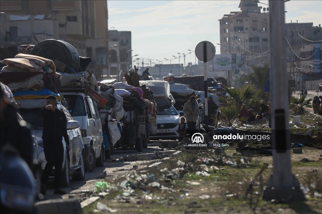 Ateşkesin ardından yerinden edilen Filistinliler evlerine dönmeyi bekliyor