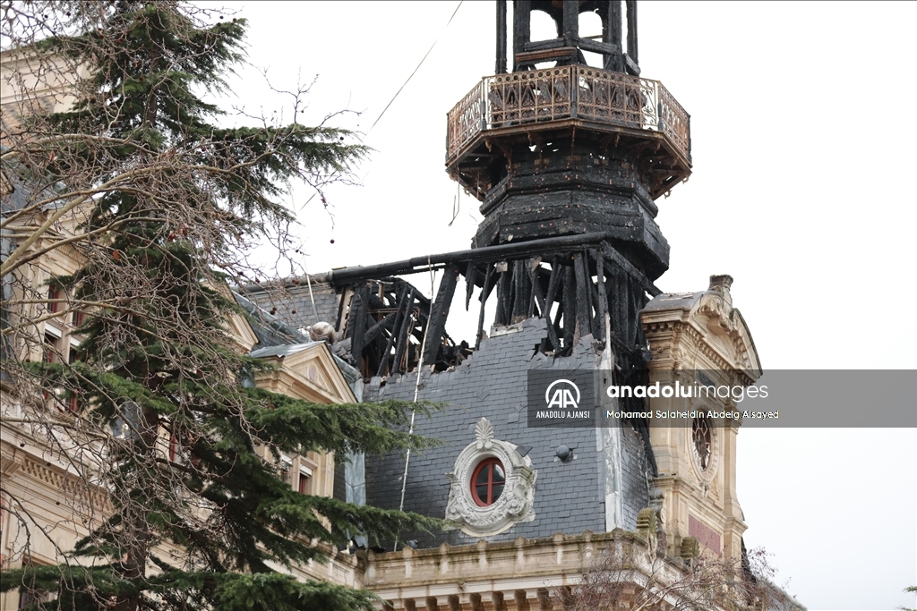 Paris'in 12. bölgesindeki belediye binasında yangın çıktı