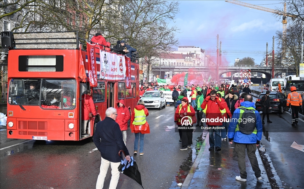 Belçika'da Fransızca eğitim veren öğretmenler greve gitti