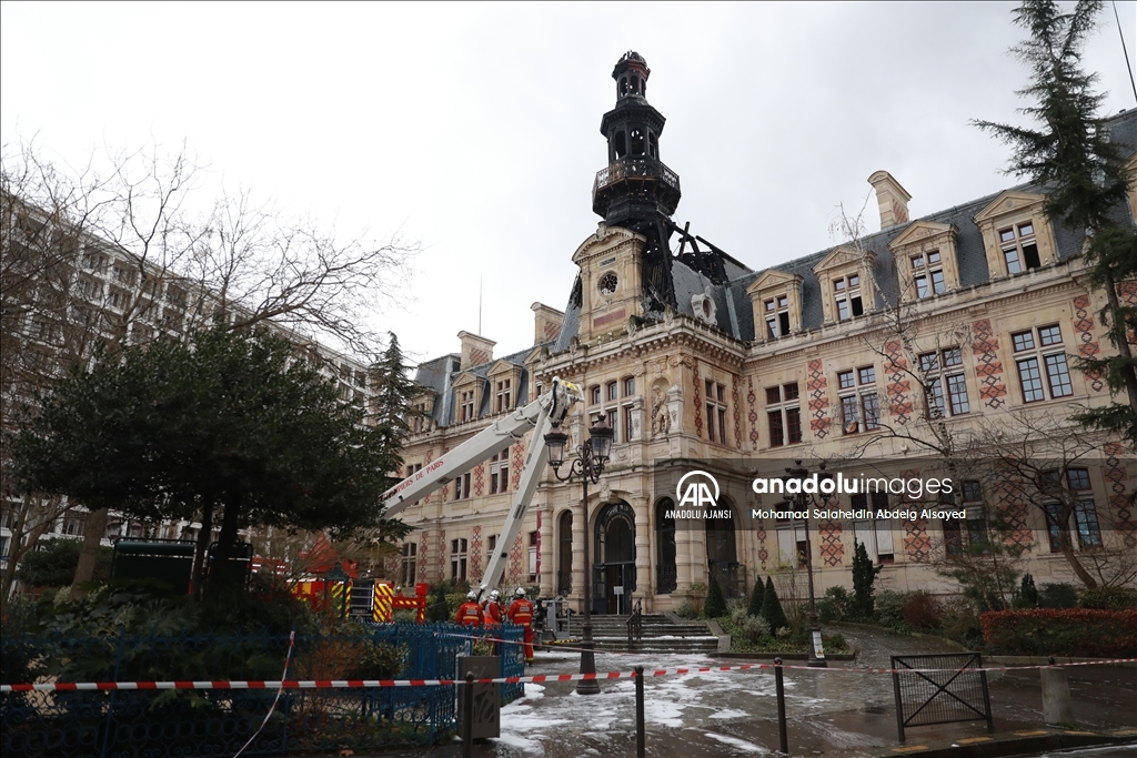 Paris'in 12. bölgesindeki belediye binasında yangın çıktı