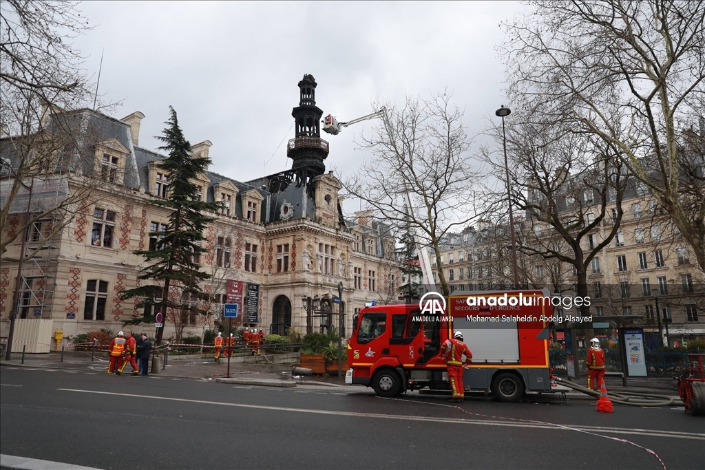 Paris'in 12. bölgesindeki belediye binasında yangın çıktı