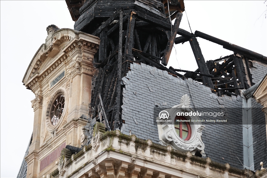 Paris'in 12. bölgesindeki belediye binasında yangın çıktı