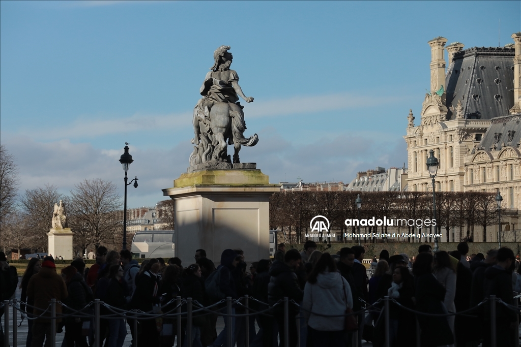 Louvre Müzesi restorasyon sorunları ve aşırı turizm nedeniyle büyük bir krizle karşı karşıya