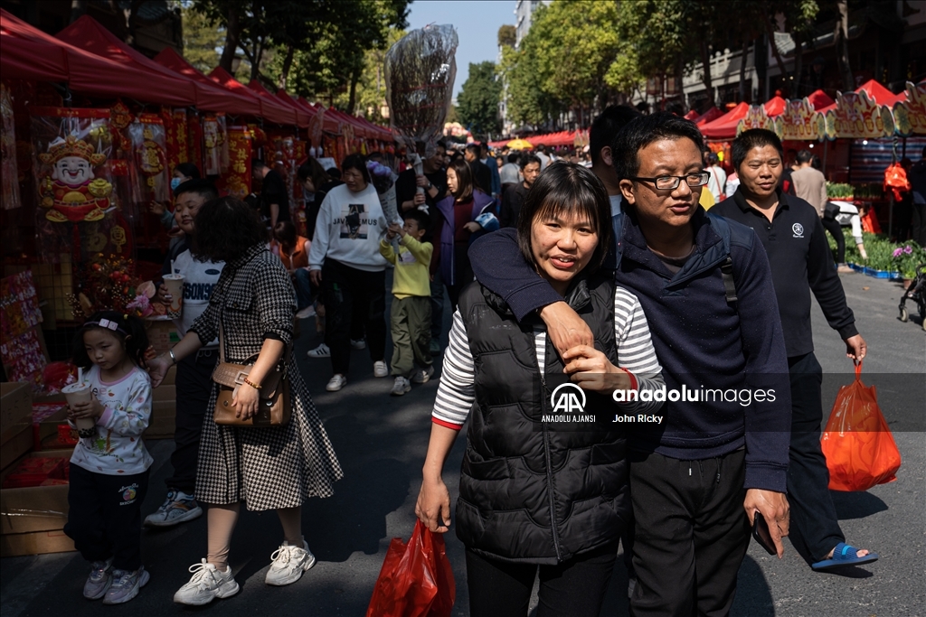 Çin Yeni Yılı'nda Guangzhou çiçek pazarı yoğun ilgi gördü