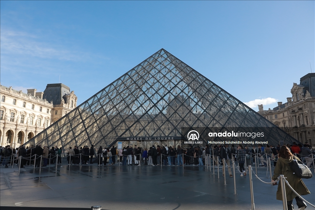 Louvre Müzesi restorasyon sorunları ve aşırı turizm nedeniyle büyük bir krizle karşı karşıya