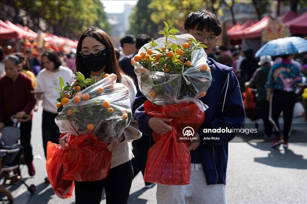 Çin Yeni Yılı'nda Guangzhou çiçek pazarı yoğun ilgi gördü