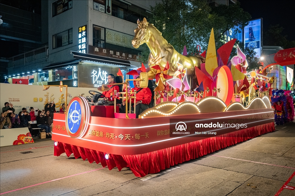 Hong Kong’da Çin yeni yılı kutlamaları için geçit töreni düzenlendi 