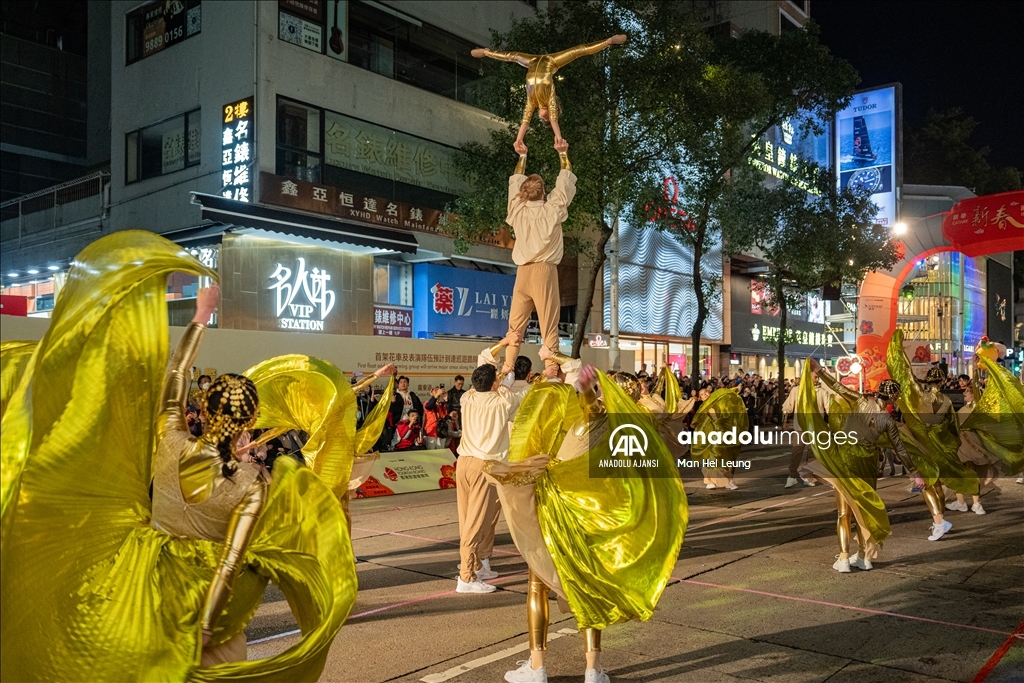 Hong Kong’da Çin yeni yılı kutlamaları için geçit töreni düzenlendi 